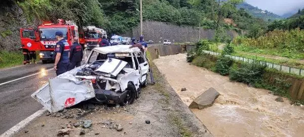 Son dakika haber | OTOMOBİL DEREYE DÜŞTÜ: 2 ÖLÜ