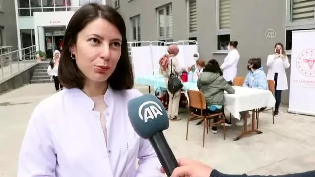Yurtta kalan üniversite öğrencilerine Kovid-19 aşısı yapılıyor