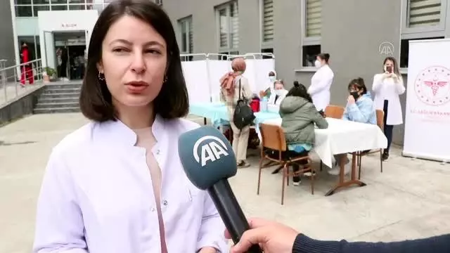 Yurtta kalan üniversite öğrencilerine Kovid-19 aşısı yapılıyor