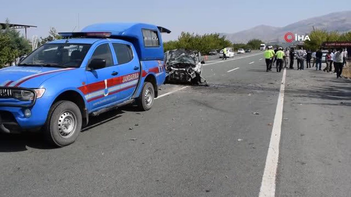 Son Dakika | Zincirleme kazada yol savaş alanına döndü: 3 ölü, 4 yaralı