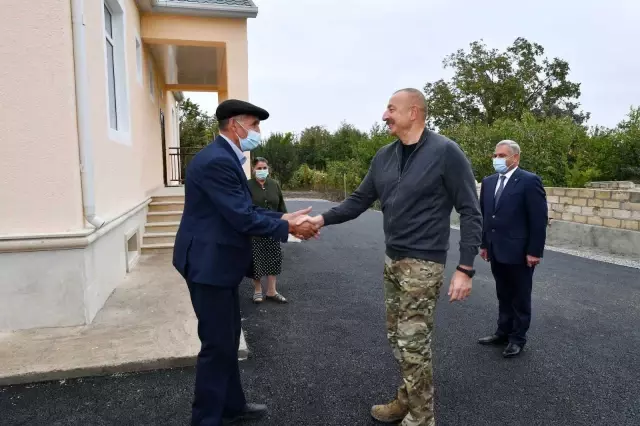 Son dakika haberleri! Azerbaycan Cumhurbaşkanı Aliyev, Terter ve Berde'yi ziyaret ettiAliyev: "Ermeni ordusunda on binden fazla kaçak vardı""Serj Sarkisyan eli kanlı bir...