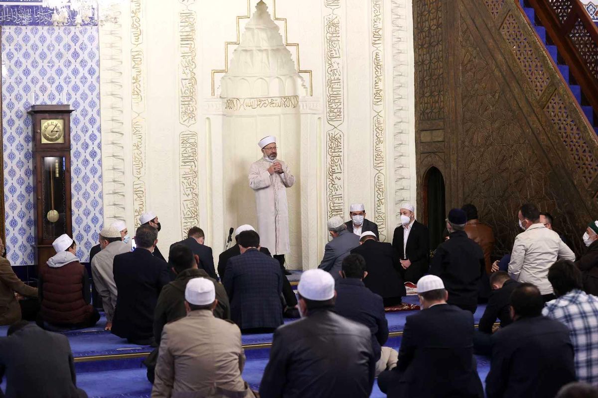 Başkan Erbaş: 'Camiler, şehirlerimizin kalbidir'