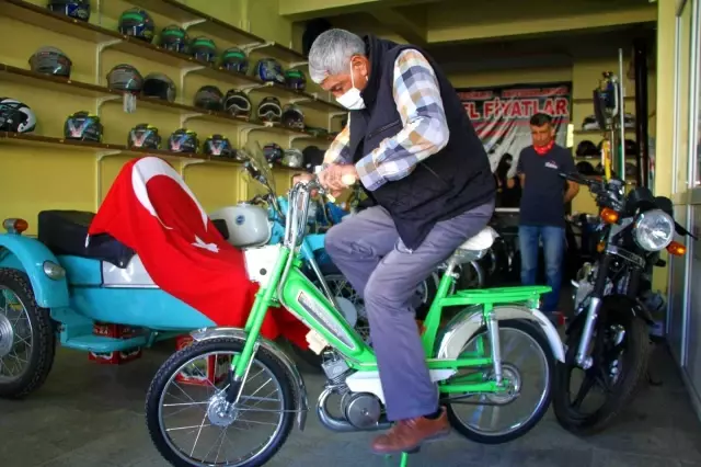 Elazığlı motosiklet ustası 1951 model mini mobilete gözü gibi bakıyor