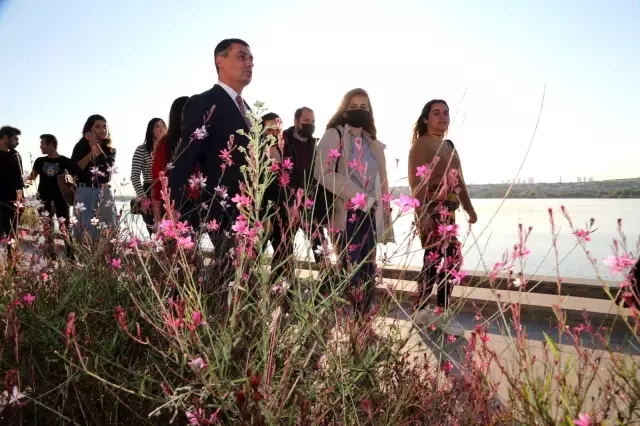 Gölbaşı Belediye Başkanı Şimşek, gençlerle tavla oynadı