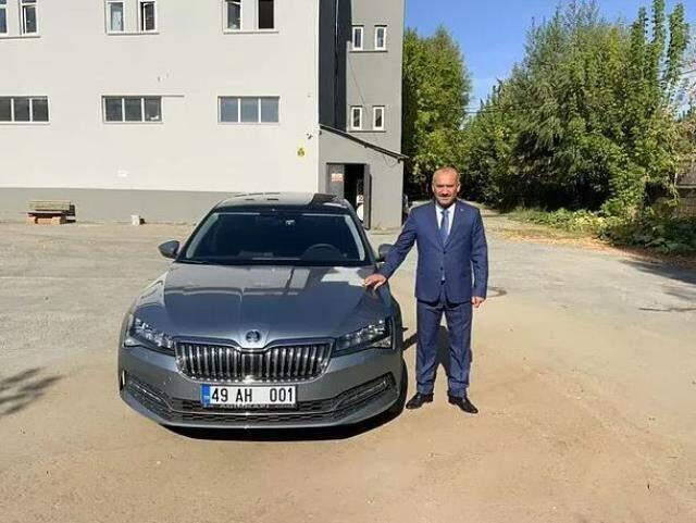 Sungu Belediye Başkanı'nın yeni makam aracını 'halka hizmet' olarak paylaşması tepki topladı