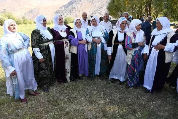 Hakkari'nin 'Saklı Cennet'inde halaylarla karşılandılar