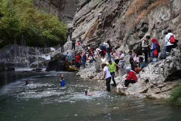 Hakkari'nin 'Saklı Cennet'inde halaylarla karşılandılar