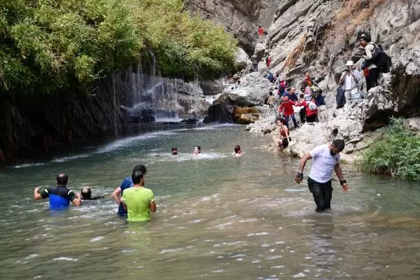 Hakkari'nin 'Saklı Cennet'inde halaylarla karşılandılar