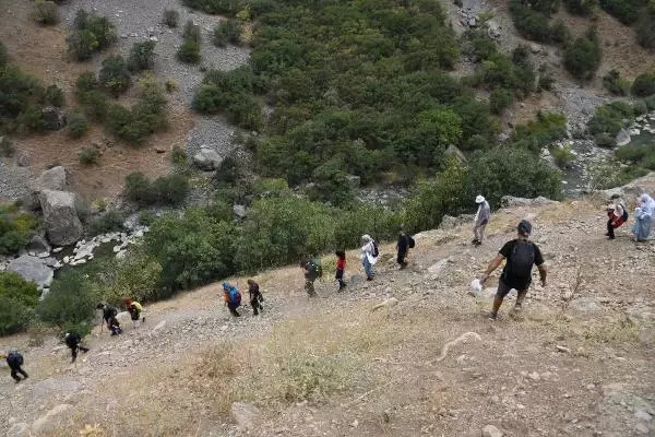 Hakkari'nin 'Saklı Cennet'inde halaylarla karşılandılar