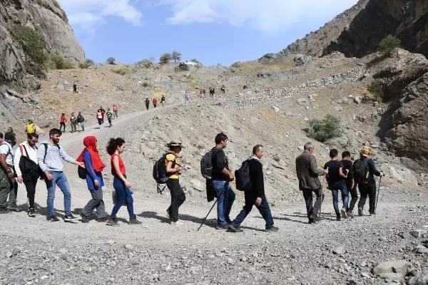 Hakkari'nin 'Saklı Cennet'inde halaylarla karşılandılar