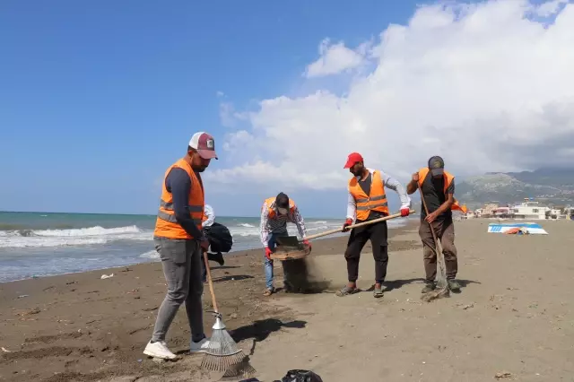 Suriye kaynaklı petrol sızıntısı temizliği sürüyor