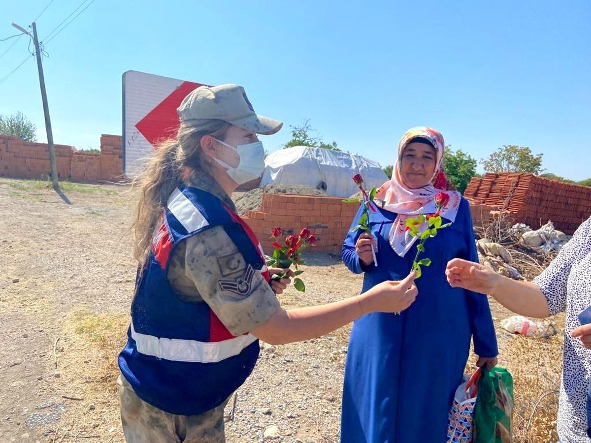 Jandarma, yaşlıları unutmadı