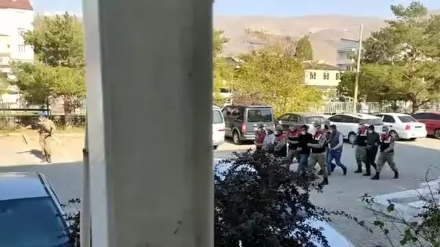 Kaçak kazı yapan 5 kişi suçüstü yakalandı