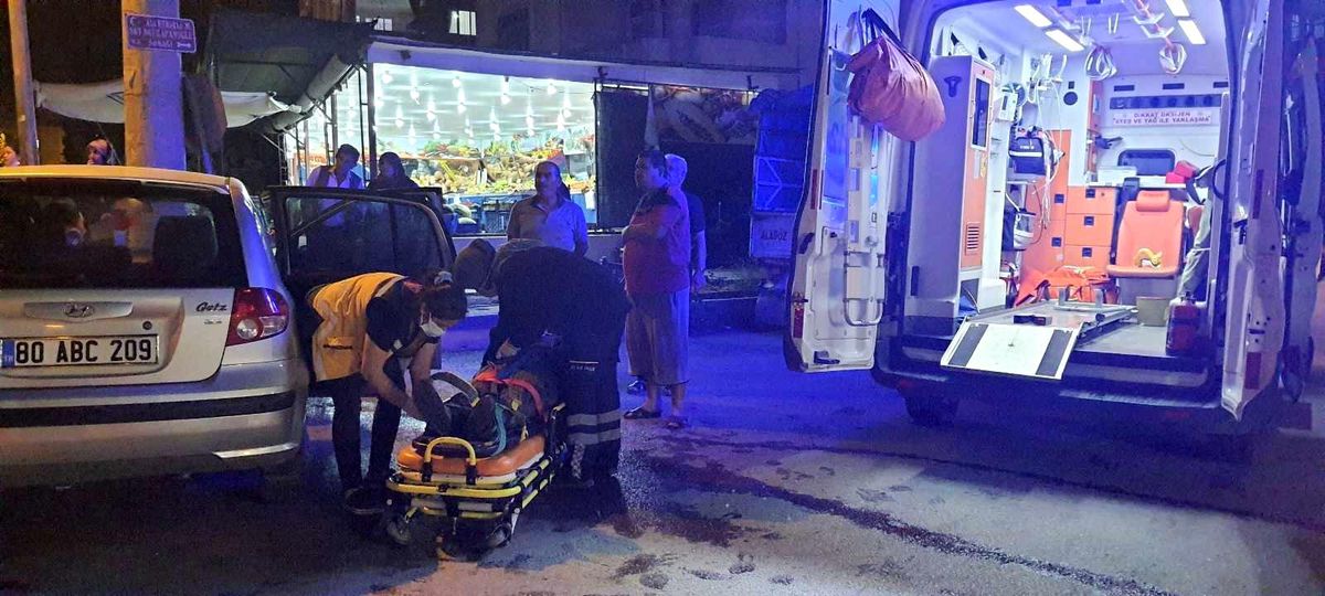Son dakika 3. sayfa: Kazada savrulan otomobil aydınlatma direğine çarptı: 3 yaralı