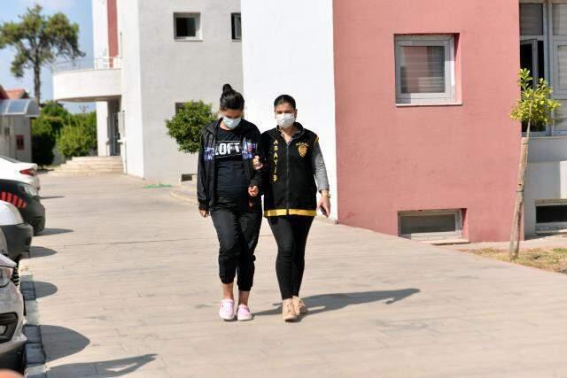 Önce altınları nereye saklaması gerektiğini söyledi sonra çilingirle eve girdi! Hırsız komşuya ev hapsi verildi Önce altınları nereye saklaması gerektiğini söyledi sonra çilingirle eve girdi! Hırsız komşuya ev hapsi verildi