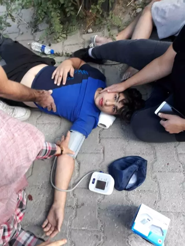 Son dakika! Otomobil marketten çıkan çocuklara çarptı: 1 ölü, 1 yaralı