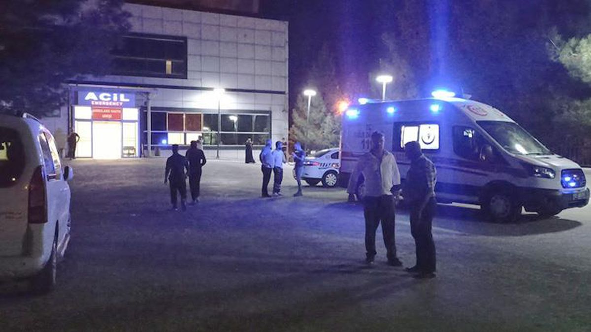 Viraja hızlı giren araç takla attı, yolda can pazarı yaşandı: 1 ölü, 6 yaralı