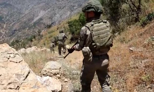 TSK'dan büyük başarı! PKK'nın "Ele geçirilmesi imkansız" dediği karargah ele geçirildi: 12 terörist öldürüldü