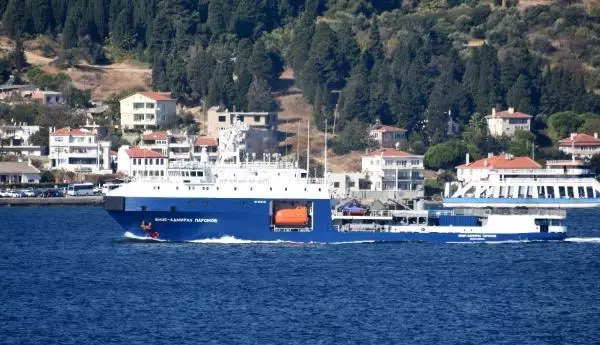 RUS DONANMASINA AİT TANKER ÇANAKKALE BOĞAZI'NDAN GEÇTİ
