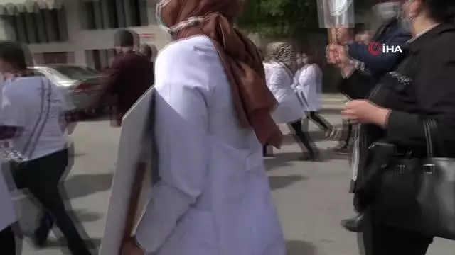 Sağlıkçılardan yürüyüş tavsiyesi: Evde kalmayıp yürümenin tek yolu tam doz aşı