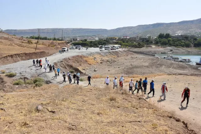 Şanlıurfa'da sağlıkçılar obeziteye dikkati çekmek için yürüdü