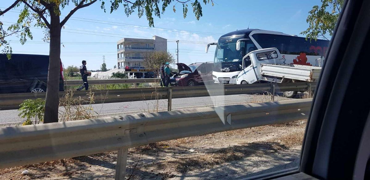 Serik'te zincirleme kaza: 2 yaralı