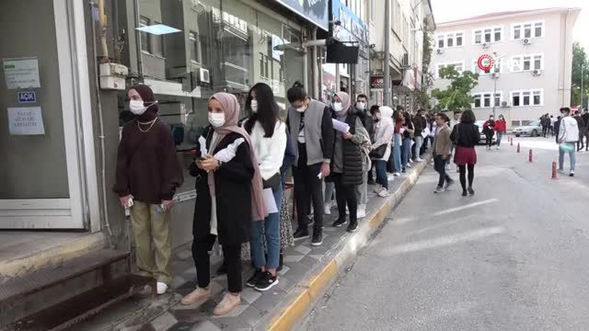 Tokat'ta öğrencilerin 'kart' kuyruğu