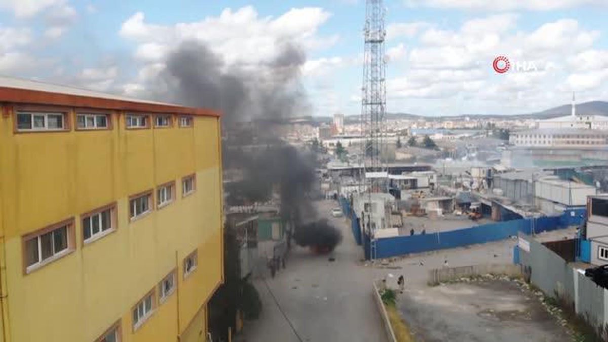 Son dakika haberleri! Ümraniye'de kağıt toplayıcıları ile polis arasında 'taşlı' arbede