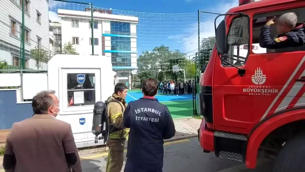 Ümraniye'de lisede yangın paniği