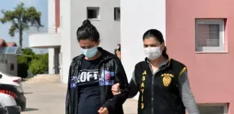 Pınar Mahallesi: YENİ EVLİ KOMŞUSUNA, YATAK ODASINA SAKLAMASINI SÖYLEDİĞİ ALTINLARI ÇALDI Pınar Mahallesi: YENİ EVLİ KOMŞUSUNA, YATAK ODASINA SAKLAMASINI SÖYLEDİĞİ ALTINLARI ÇALDI
