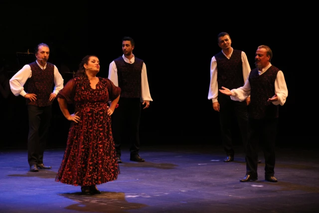 Antalya Devlet Opera ve Balesi dönemi "Memleketim" müzikaliyle açtı