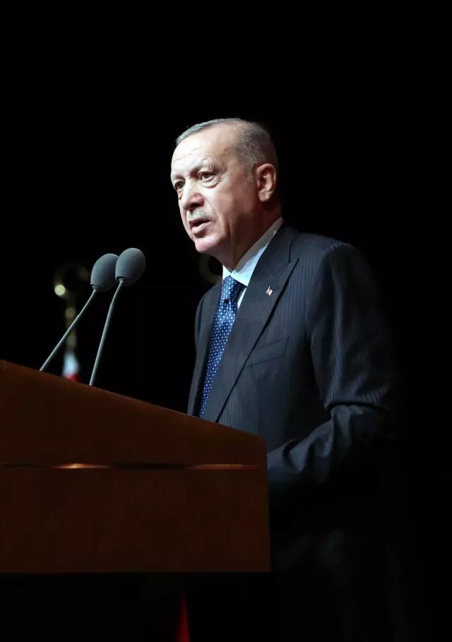 Cumhurbaşkanı Erdoğan: "110 bin üzerinde yeni yatağı öğrencilerimizin hizmetine sunacağız"