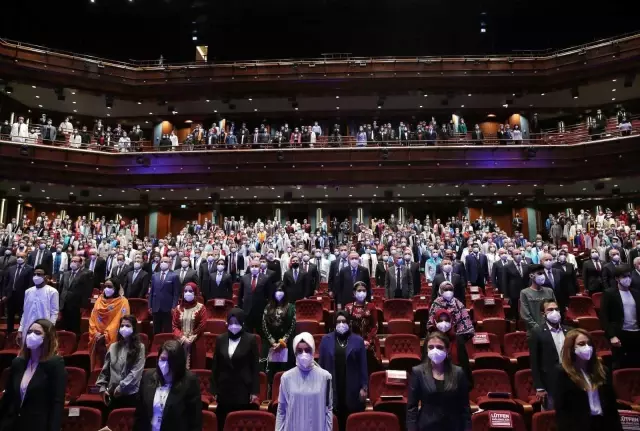 Cumhurbaşkanı Erdoğan: "110 bin üzerinde yeni yatağı öğrencilerimizin hizmetine sunacağız"