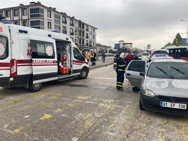 Son dakika haber... Düzce'de zincirleme trafik kazasında 4 kişi yaralandı