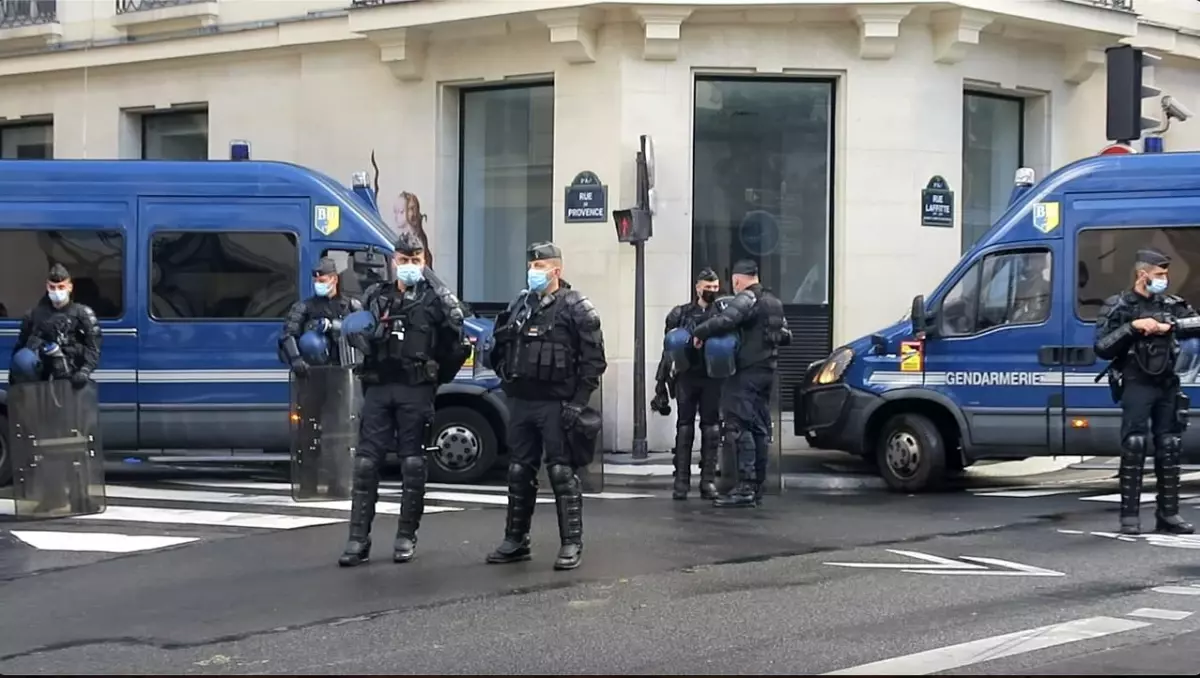Fransa'da yaklaşık 200 şehirde hükümet karşıtı protesto