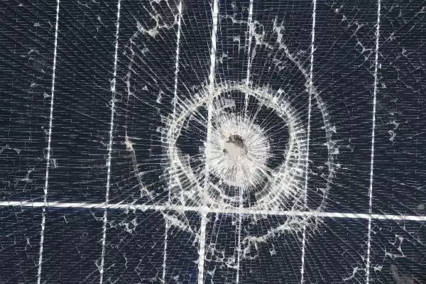 GÜNEŞ PANELLERİNE 20 GÜNDE 3 YORGUN MERMİ İSABET ETTİ