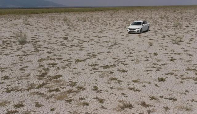 Bir vakitler Nasrettin Hoca'nın maya çaldığı Akşehir Gölü çöle döndü