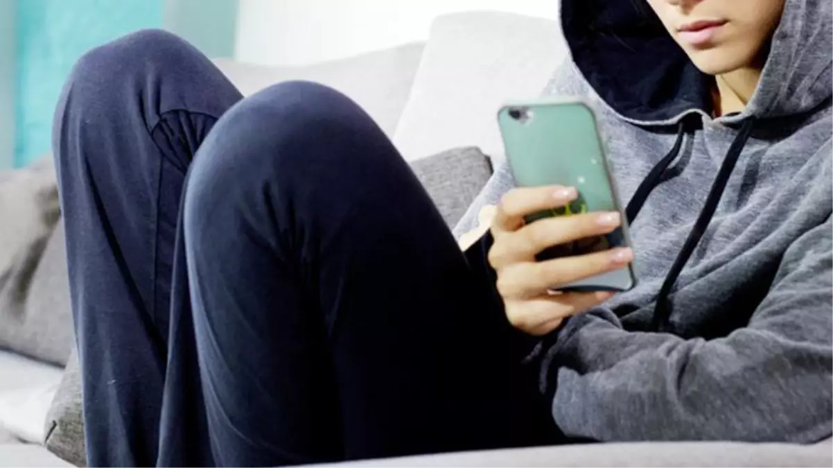 Hosteslik vaadiyle kandırılan genç kıza çıplak fotoğraf tuzağı: Göz kararıyla yardımcı olacaktım