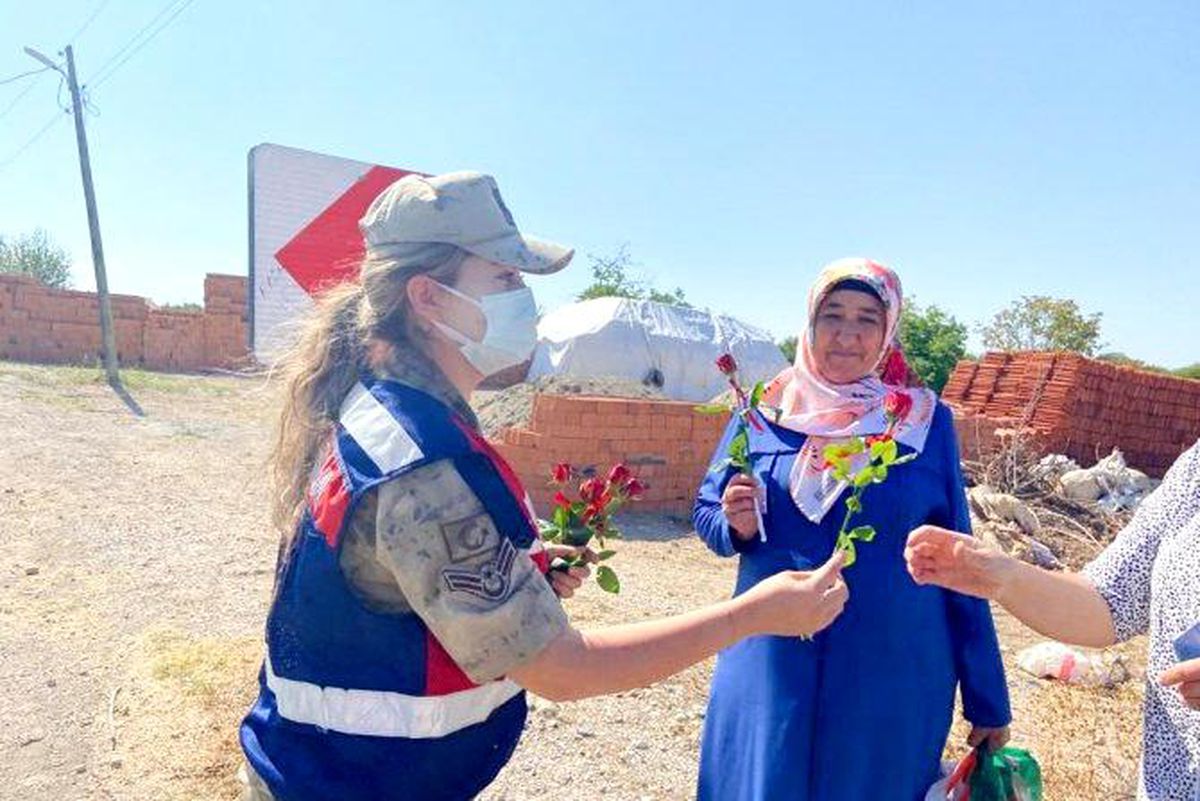 Malatya'da jandarma ekipleri yaşlıları unutmadı
