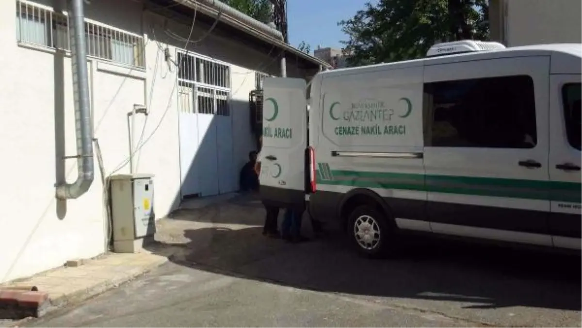 Motosikletiyle otomobile çarpan Baha, kurtarılamadı