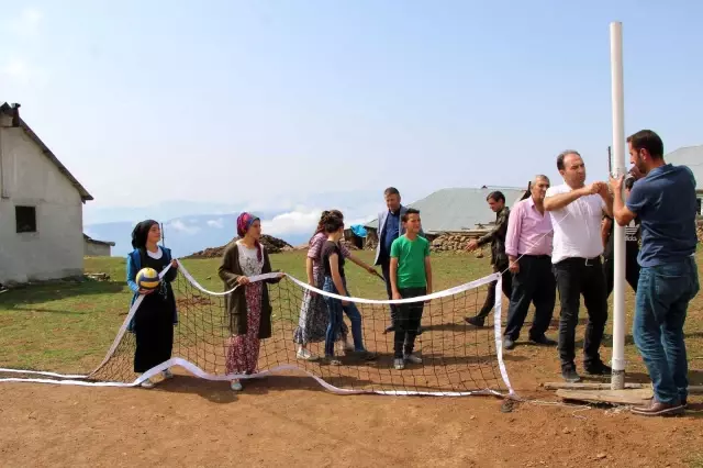 Yaylanın Sultanları'na saha ve forma desteği