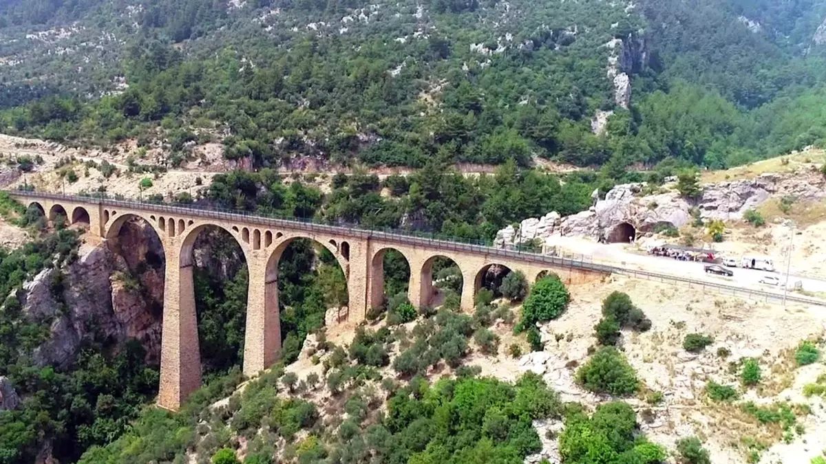 Adana'da Durağımız 'Varda Köprüsü'
