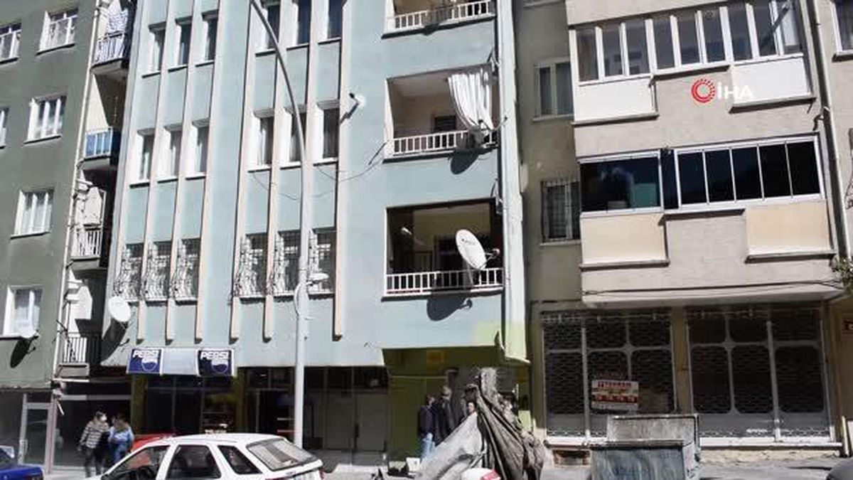 Anne uyuya kaldı, 3 kardeş yangında yaralandı