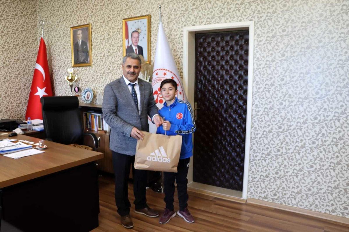 Avrupa ikincisi Özden çıtayı yükseltti
