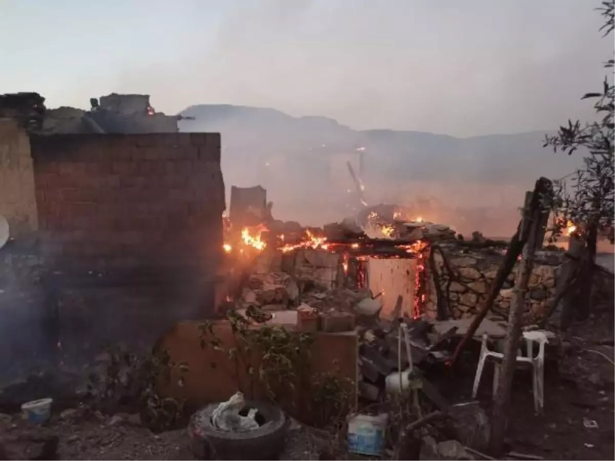 Son dakika haber | Bilecik'te 2 katlı ev yangında kullanılmaz hale geldi