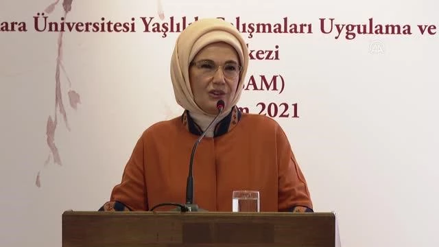 Emine Erdoğan: "Yaşlılık bizde tedavülden kalkmak değil, hürmet makamına oturmak demektir"