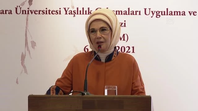 Emine Erdoğan: "Yaşlılık bizde tedavülden kalkmak değil, hürmet makamına oturmak demektir"