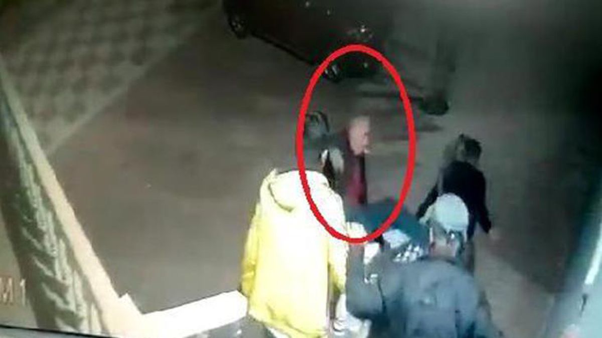 Adamın merdivenden düşerek öldüğü iddia edildi, kamera kayıtları tüm gerçeği ortaya çıkardı
