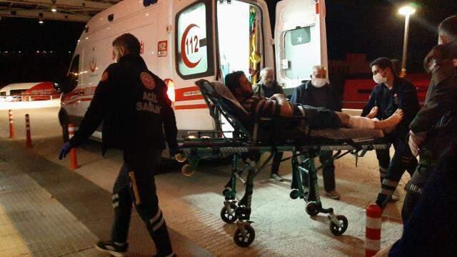 Husumetlisini bıçaklayarak öldüren şahıs, kavgayı ayırmaya çalışan kişiyi de bacaklarından vurdu