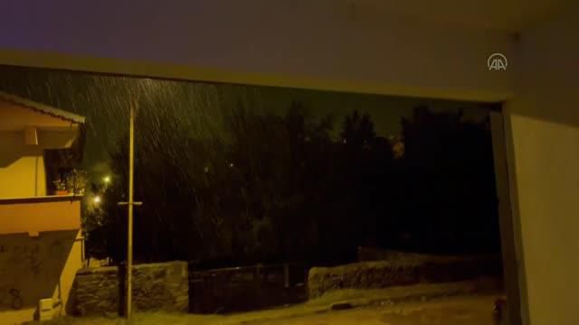 Mevsimin ilk karı düştü